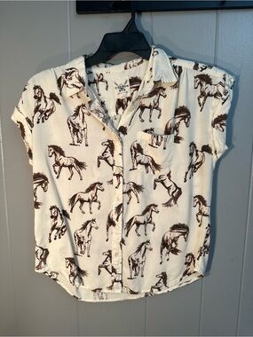 Rare cotton rye outfitters women’s small horse-Print Button Blouse cap sleve